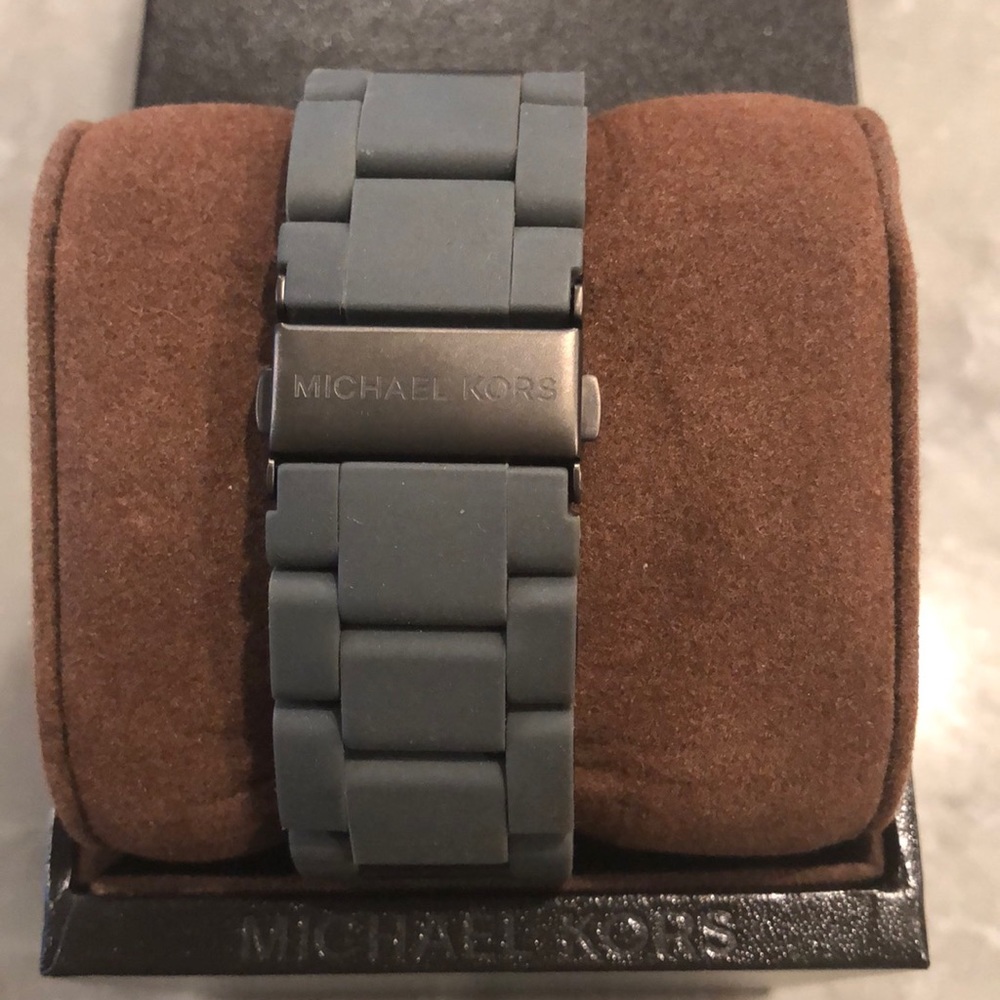 Michael Kors Chronographic Stainless Steel watch - Picture 2 of 6